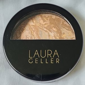 Laura Geller Baked Balance-N-Glow Illuminating Foundation in Medium